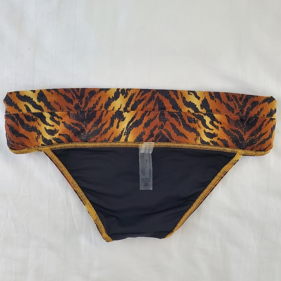 Victoria's Secret Swim Bombshell Tiger Print Shimmer Bikini Top & Bottom 34A XS - Picture 13 of 16
